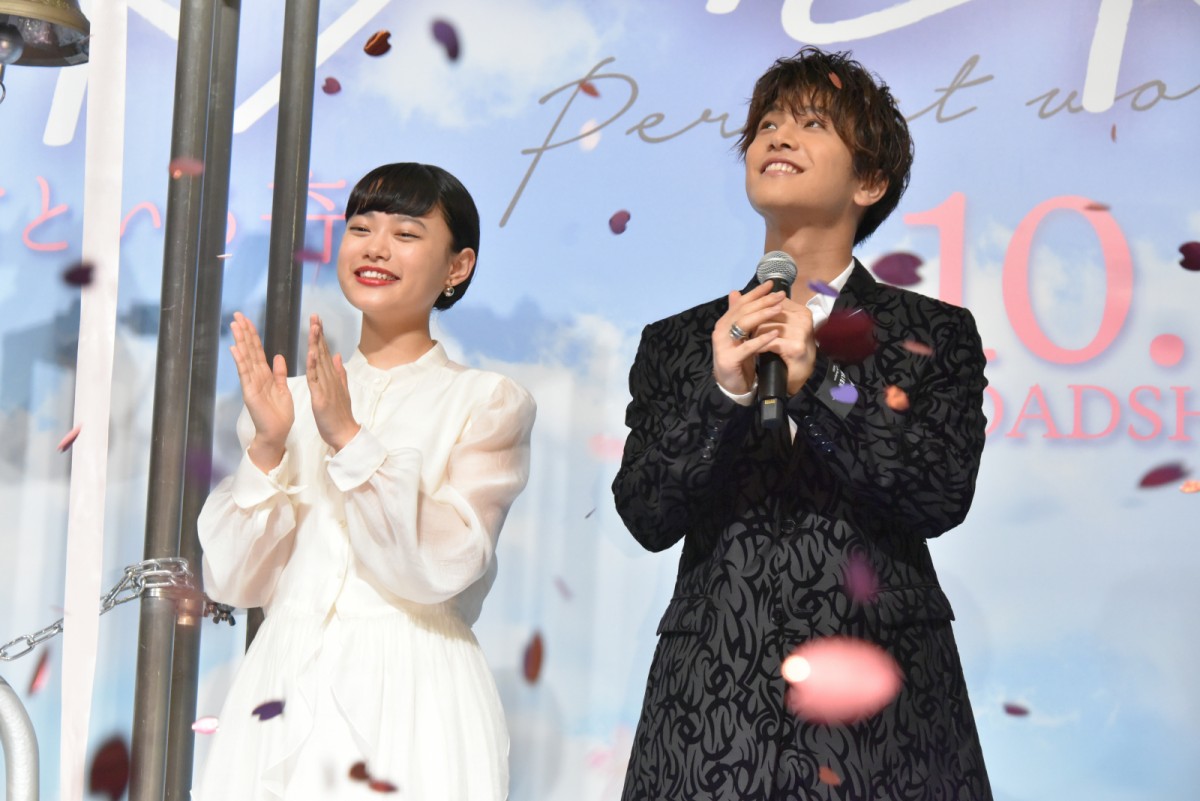 岩田剛典、20代最後の制服姿に照れ笑い「勘弁して」