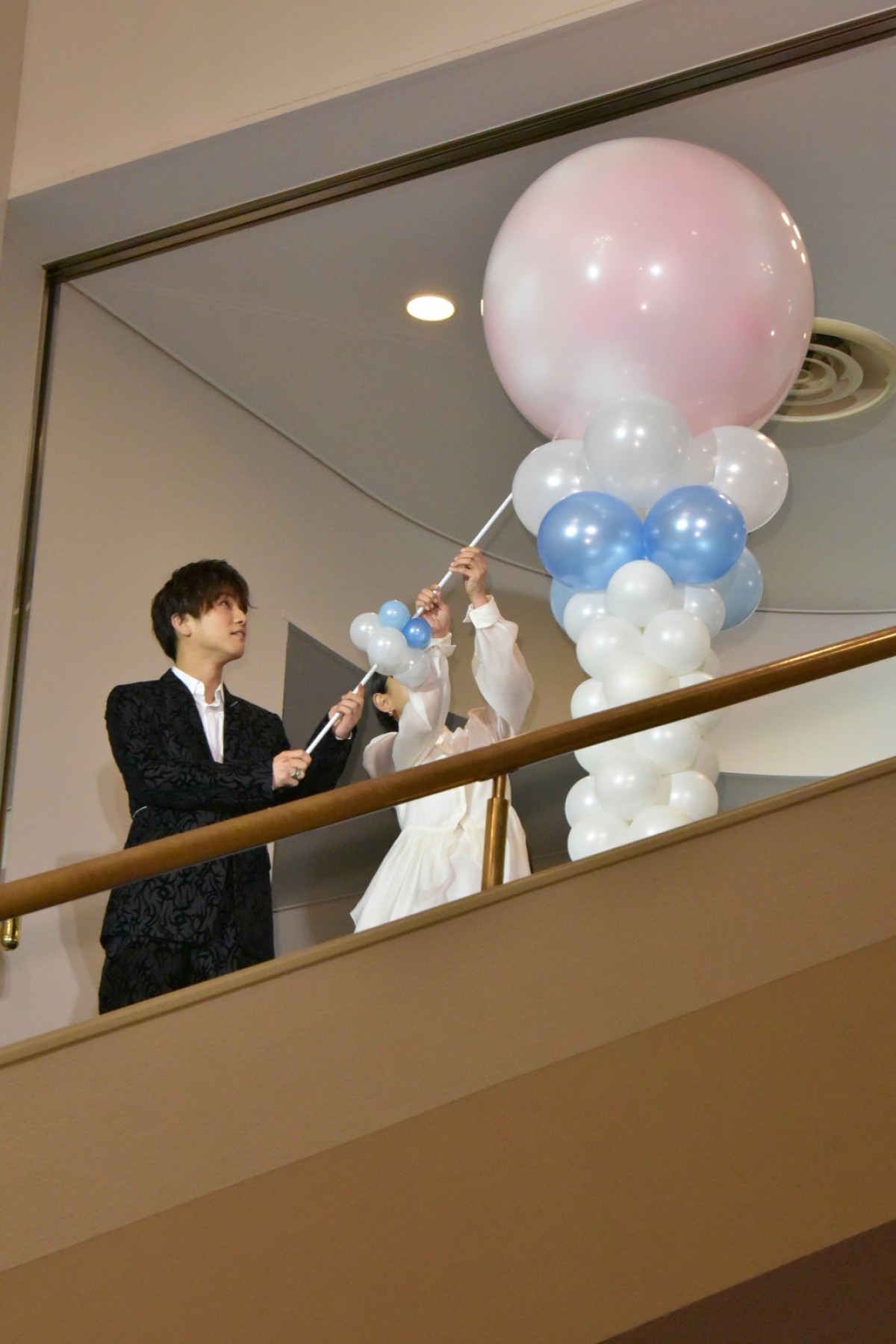 岩田剛典、20代最後の制服姿に照れ笑い「勘弁して」