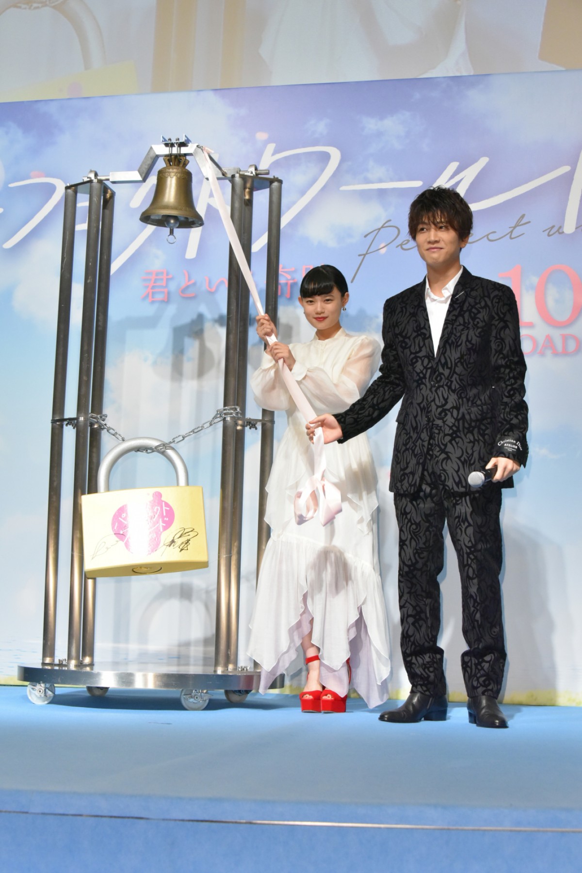 岩田剛典、20代最後の制服姿に照れ笑い「勘弁して」