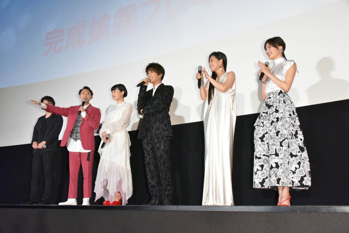 岩田剛典、20代最後の制服姿に照れ笑い「勘弁して」