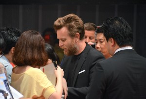 『プーと大人になった僕』ジャパンプレミアに登場したユアン・マクレガー