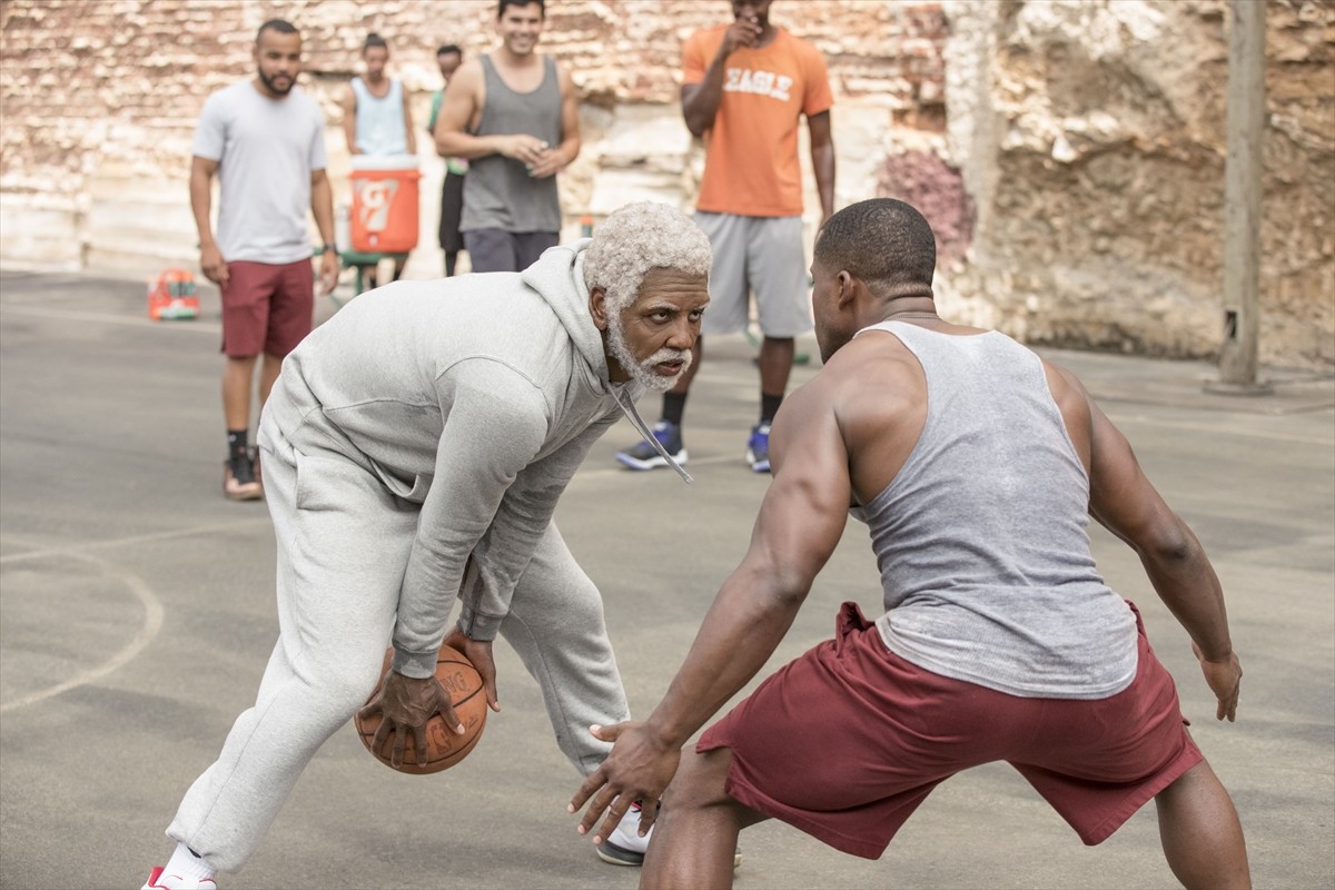 話題のCMが映画に！ 現役NBAスター主演『アンクル・ドリュー』予告解禁