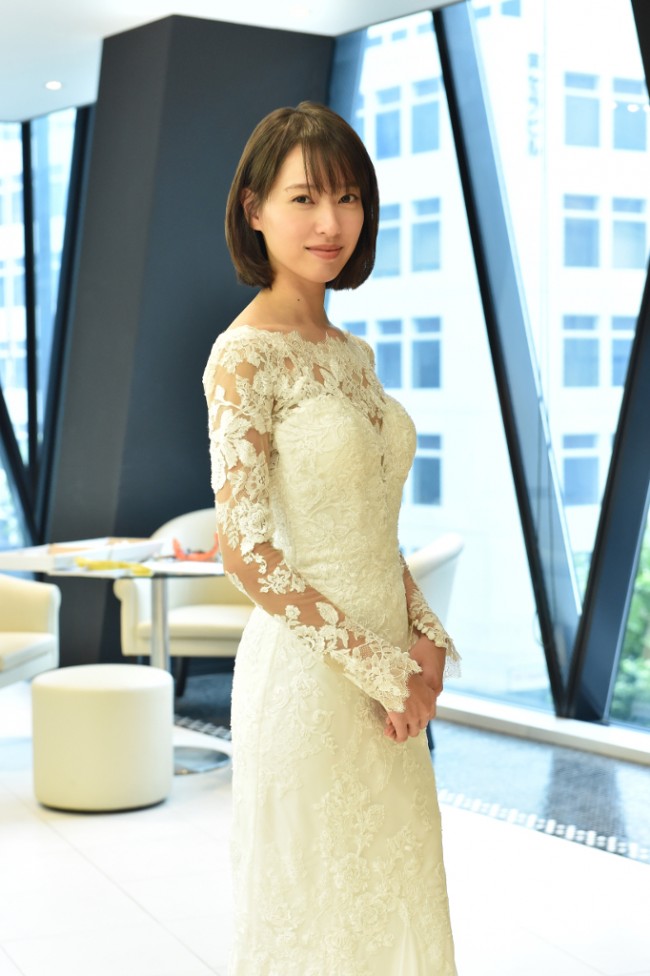 ドラマ『大恋愛～僕を忘れる君と』にて、戸田恵梨香がウエディングドレス姿を披露