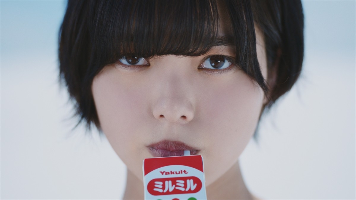 平手友梨奈、広大な砂漠に1人きり…強い眼差しが光る新CM解禁