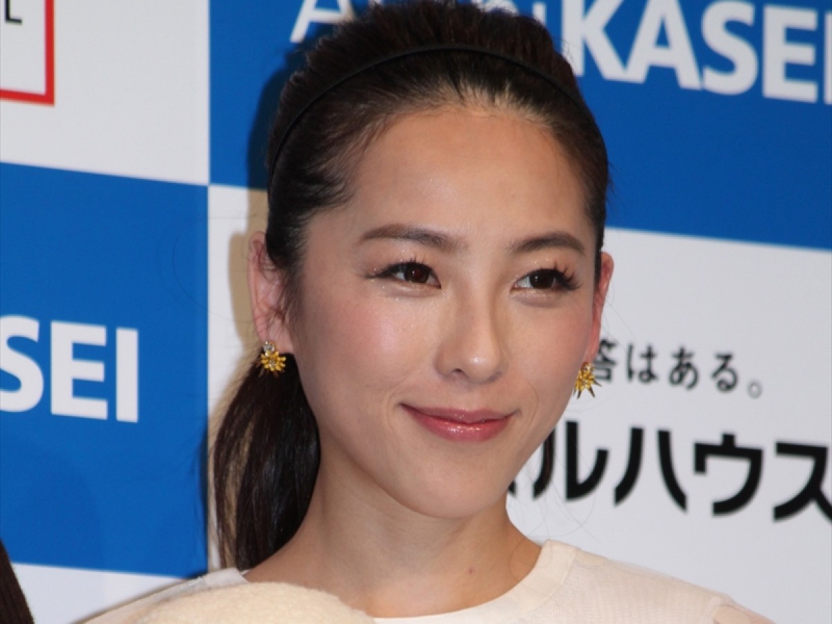 魔娑斗、夫婦仲良くジム通い　妻・矢沢心の引き締まった背中に反響