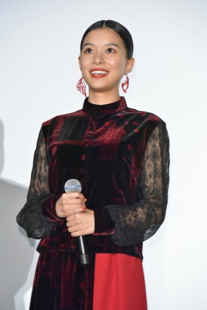 『累‐かさね‐』初日舞台挨拶に登壇した芳根京子