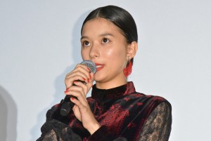 『累‐かさね‐』初日舞台挨拶に登壇した芳根京子