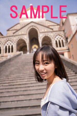 『今泉佑唯ソロ写真集　誰も知らない私』紀伊國屋特典ポストカード（1）