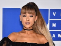 元恋人の訃報に触れたアリアナ・グランデ