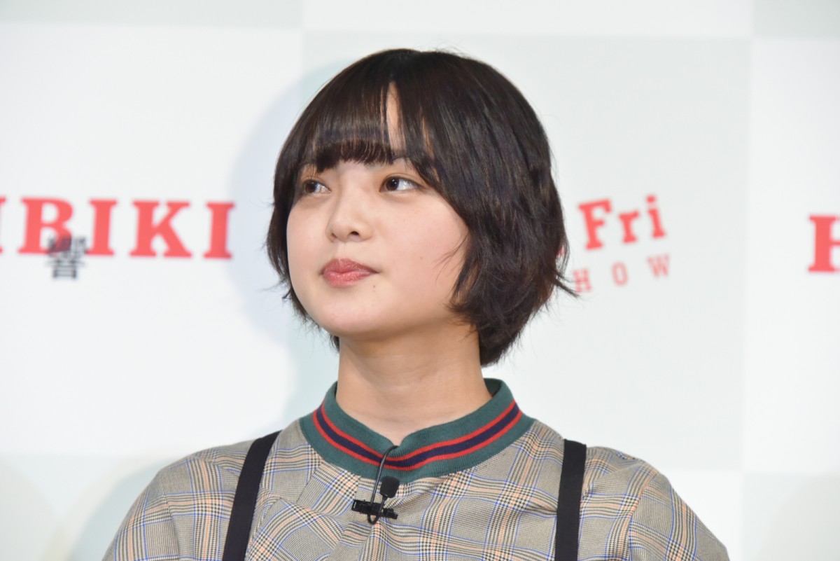 平手友梨奈、主演映画イベントへ元気に登場 “自転車練習”も告白