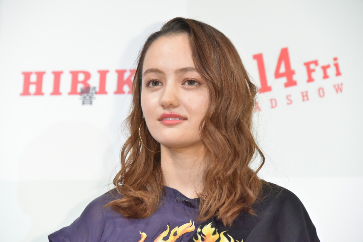 平手友梨奈、主演映画イベントへ元気に登場 “自転車練習”も告白