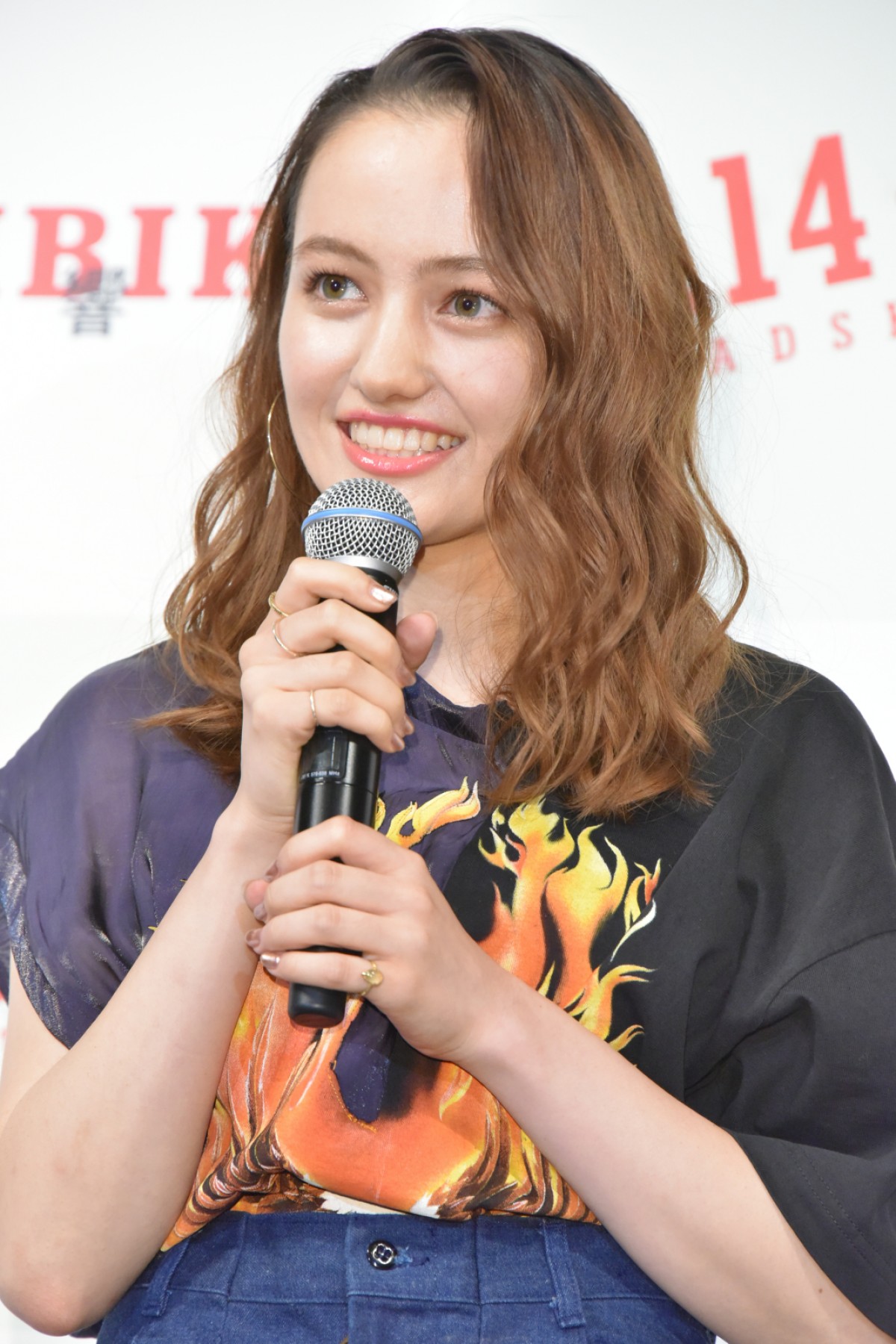 平手友梨奈、主演映画イベントへ元気に登場 “自転車練習”も告白