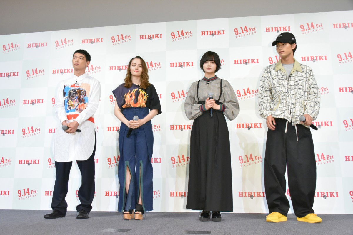 平手友梨奈、主演映画イベントへ元気に登場 “自転車練習”も告白
