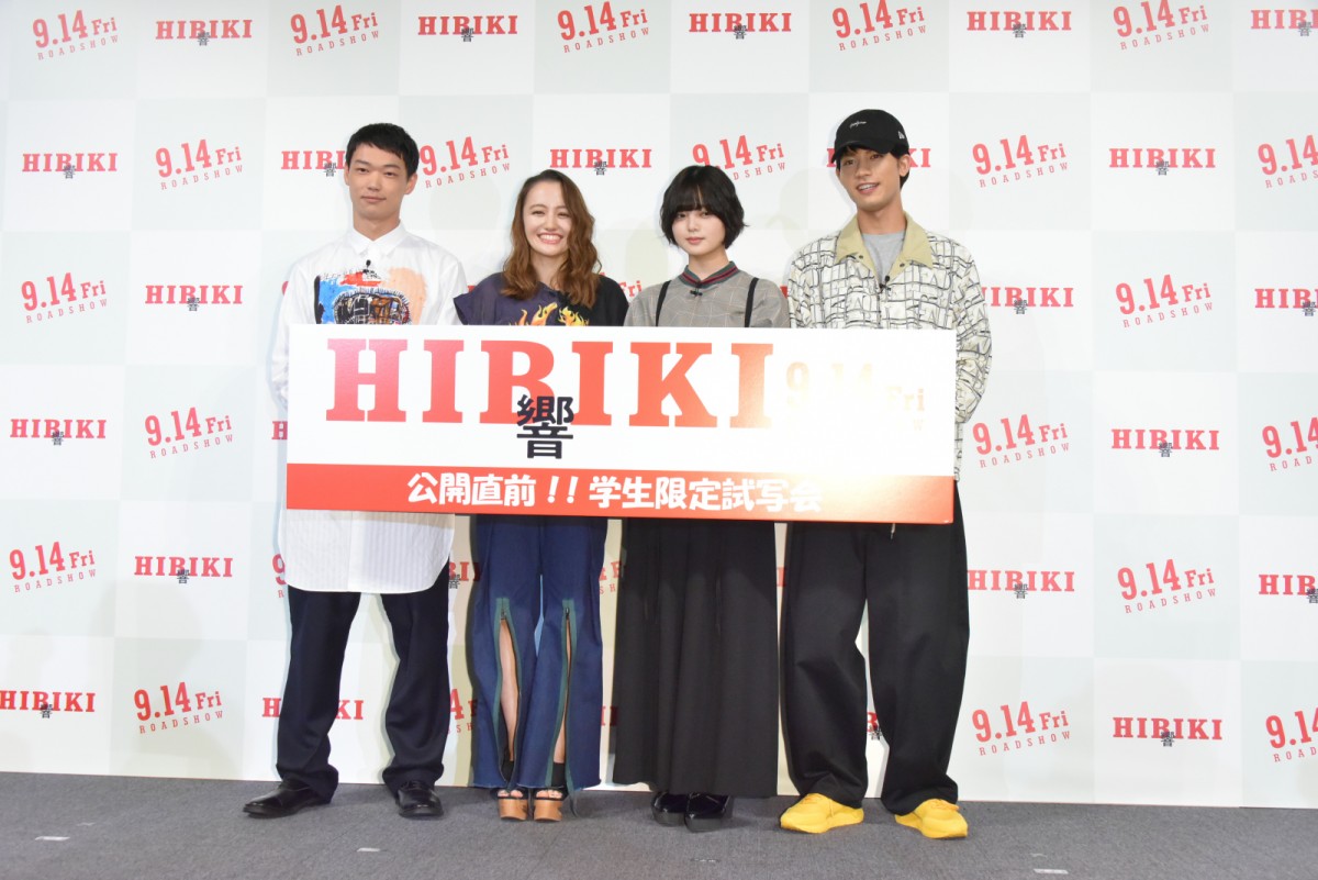 平手友梨奈、主演映画イベントへ元気に登場 “自転車練習”も告白
