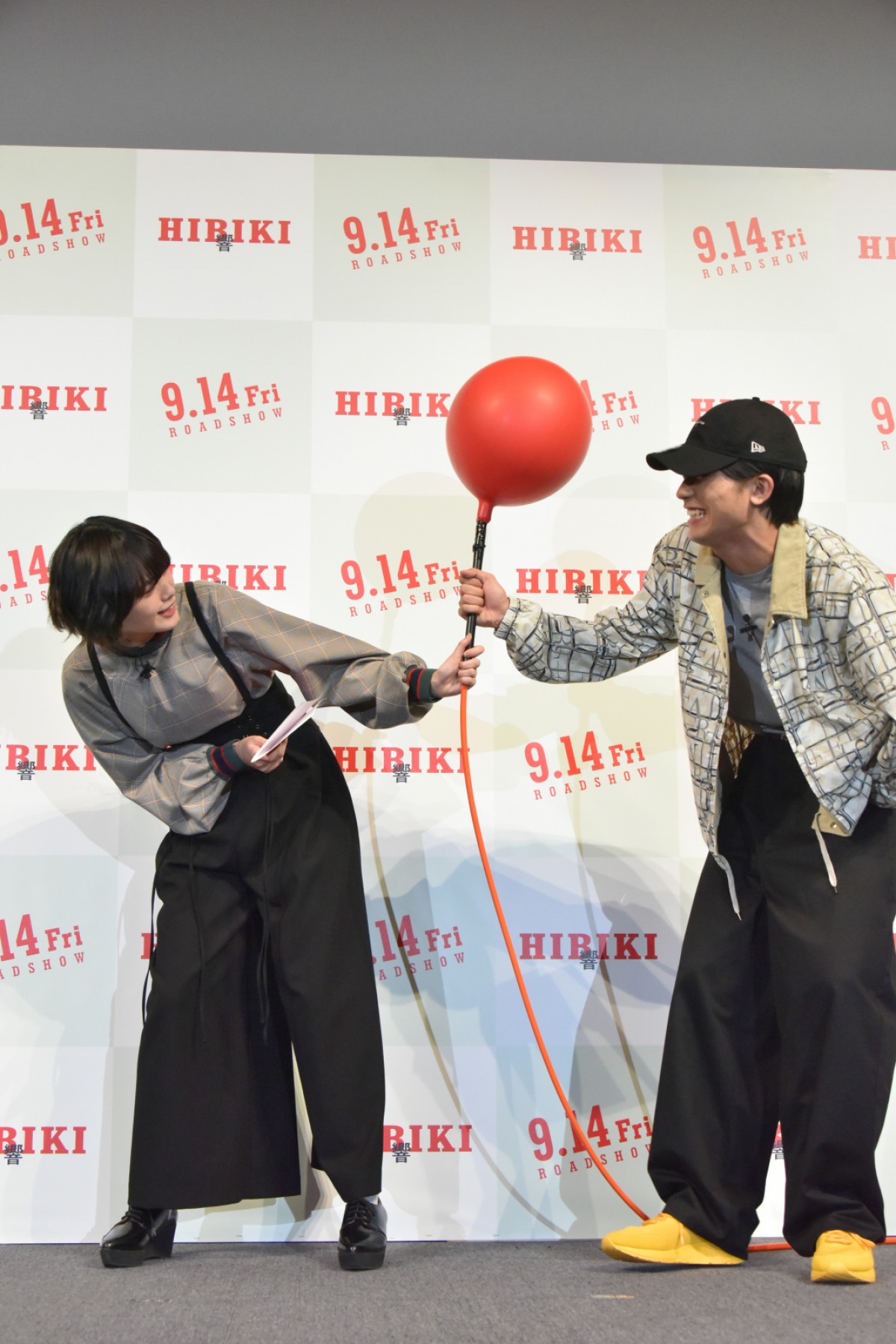 平手友梨奈、主演映画イベントへ元気に登場 “自転車練習”も告白