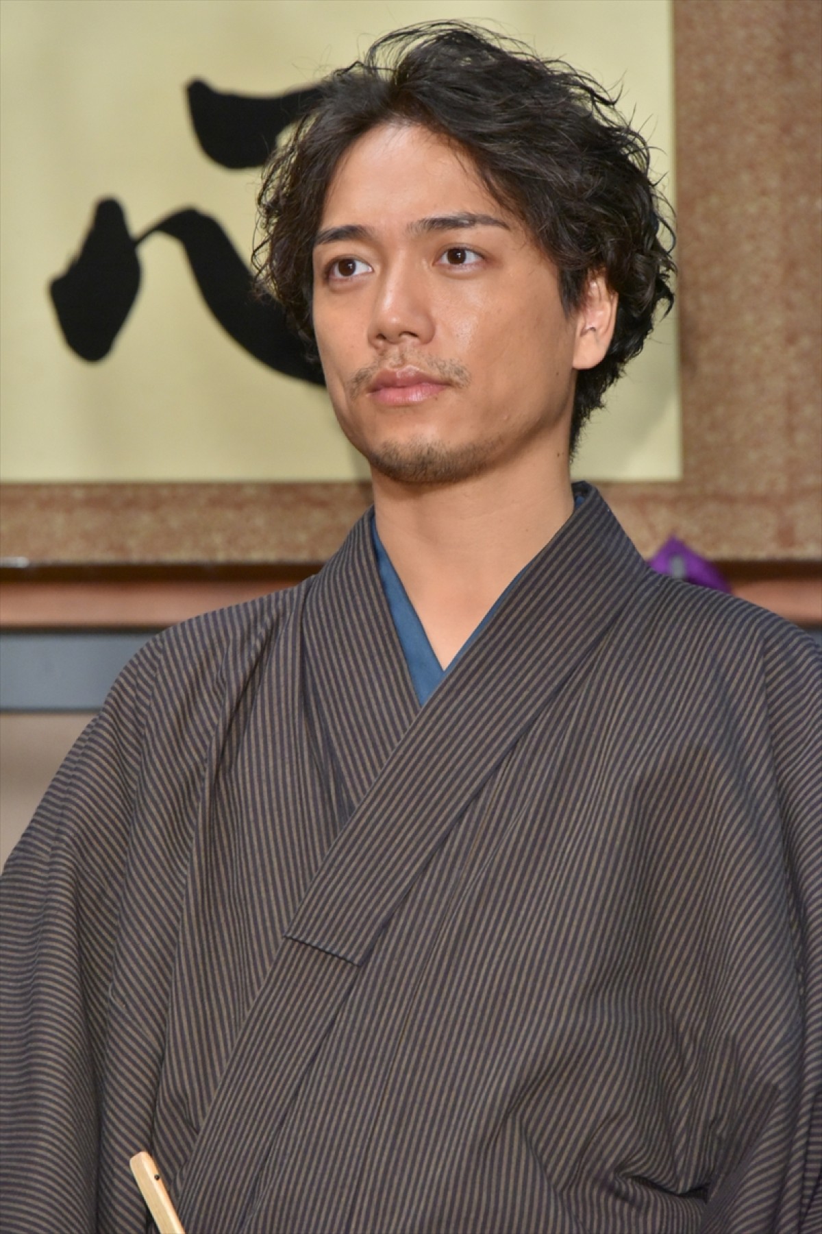 岡田将生、29歳の誕生日に“死神”をもらい戸惑う『昭和元禄落語心中』