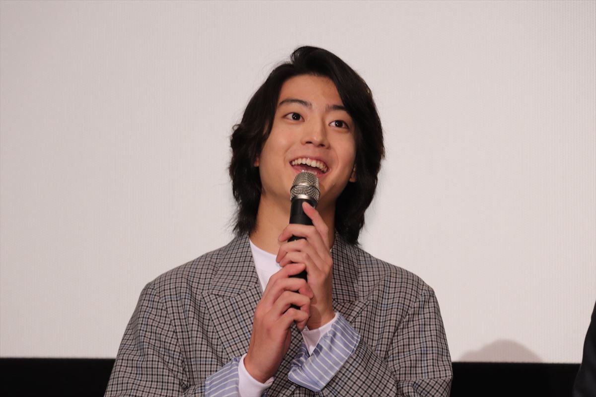 中川大志がエア壁ドン　男性キャスト陣の“愛の告白”にファン大興奮