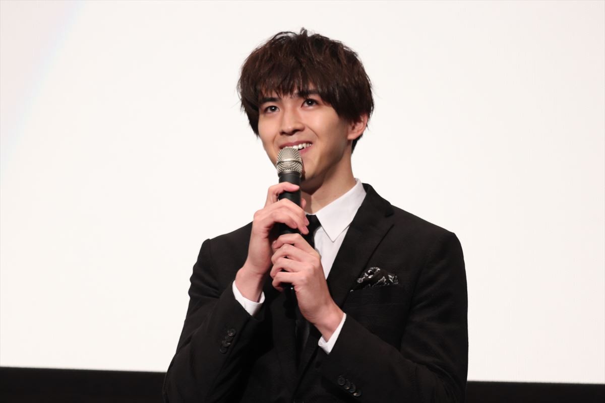 中川大志がエア壁ドン　男性キャスト陣の“愛の告白”にファン大興奮