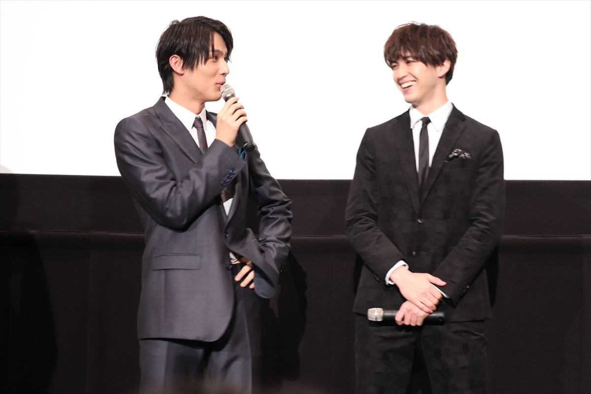 中川大志がエア壁ドン　男性キャスト陣の“愛の告白”にファン大興奮