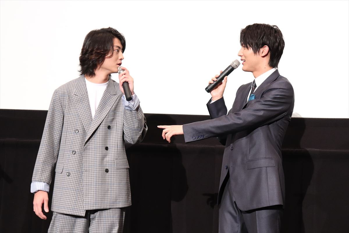 中川大志がエア壁ドン　男性キャスト陣の“愛の告白”にファン大興奮