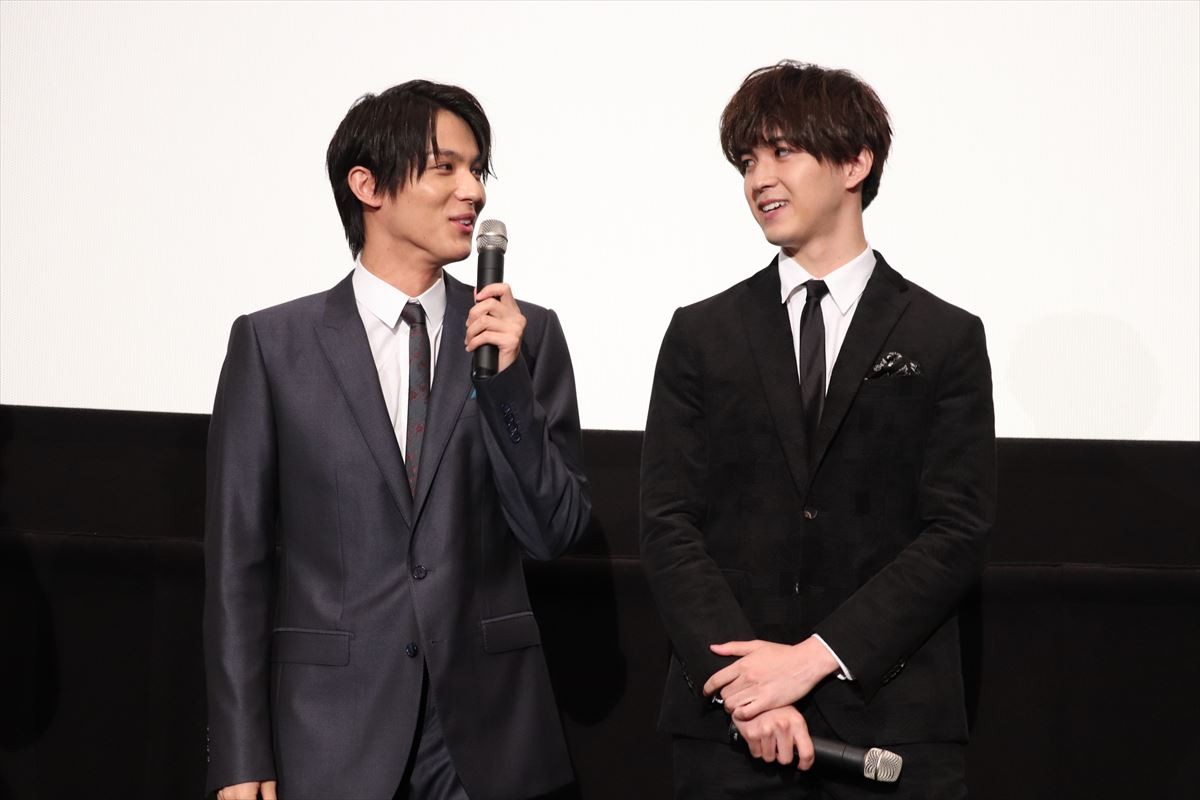 中川大志がエア壁ドン　男性キャスト陣の“愛の告白”にファン大興奮