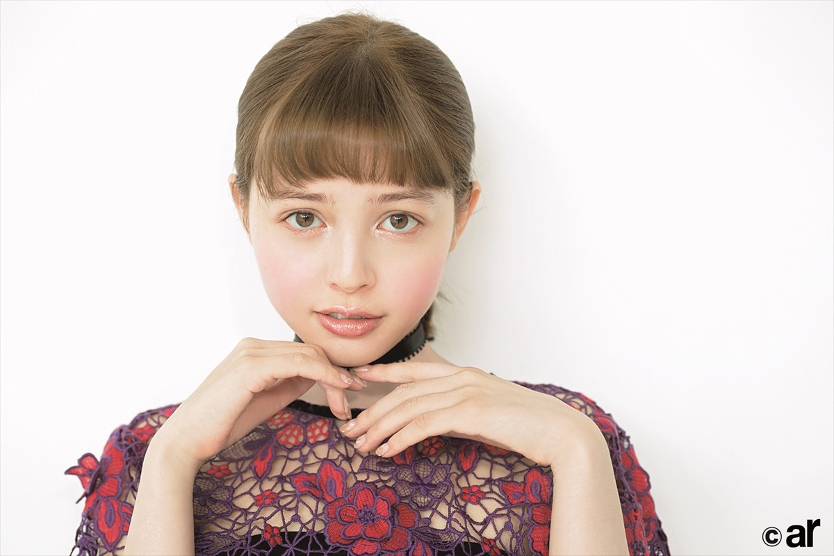 有村架純、色っぽい黒ドレスでオトナな雰囲気 「ar」最新号に登場