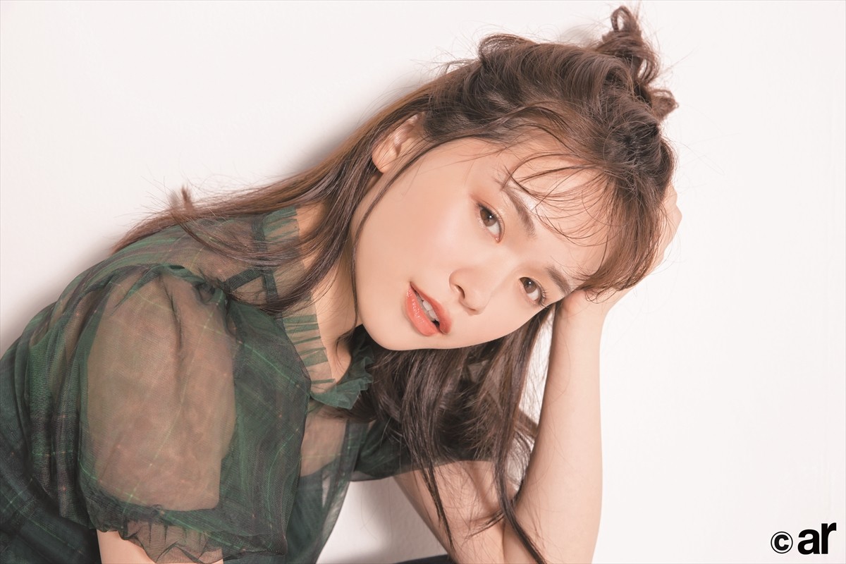 有村架純、色っぽい黒ドレスでオトナな雰囲気 「ar」最新号に登場