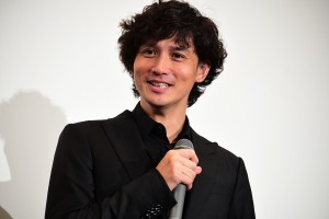 映画『きらきら眼鏡』公開初日舞台挨拶に登壇安藤政信