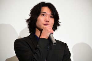 映画『きらきら眼鏡』公開初日舞台挨拶に登壇した金井浩人