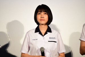 映画『あの頃、君を追いかけた』完成披露試写会に登壇した松本穂香