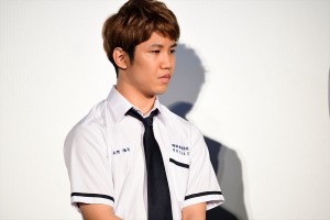 映画『あの頃、君を追いかけた』完成披露試写会に登壇した佐久本宝