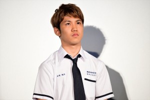 映画『あの頃、君を追いかけた』完成披露試写会に登壇した佐久本宝