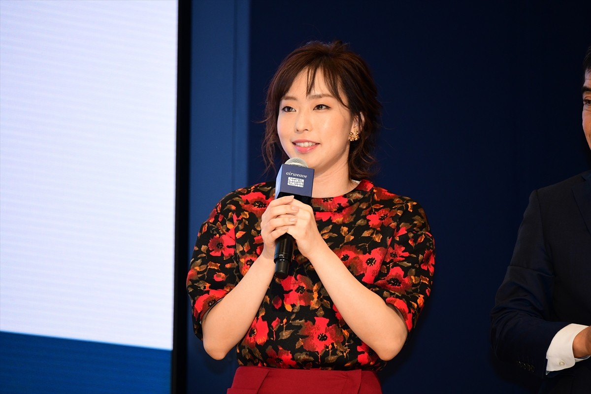 浅田真央、和装で登場！ 初対面の石川佳純は「思ったより小柄」
