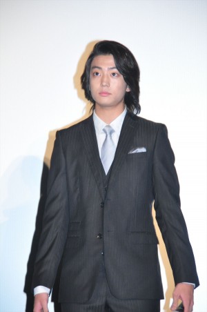 『コーヒーが冷めないうちに』初日舞台挨拶に登壇した伊藤健太郎