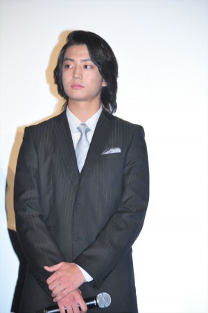 『コーヒーが冷めないうちに』初日舞台挨拶に登壇した伊藤健太郎