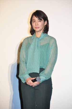 『コーヒーが冷めないうちに』初日舞台挨拶に登壇した石田ゆり子