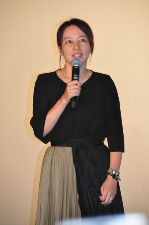 『コーヒーが冷めないうちに』初日舞台挨拶に登壇した塚原あゆ子監督