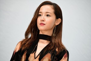 映画『食べる女』公開記念舞台挨拶に登壇した沢尻エリカ