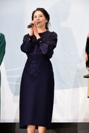 映画『食べる女』公開記念舞台挨拶に登壇した小泉今日子