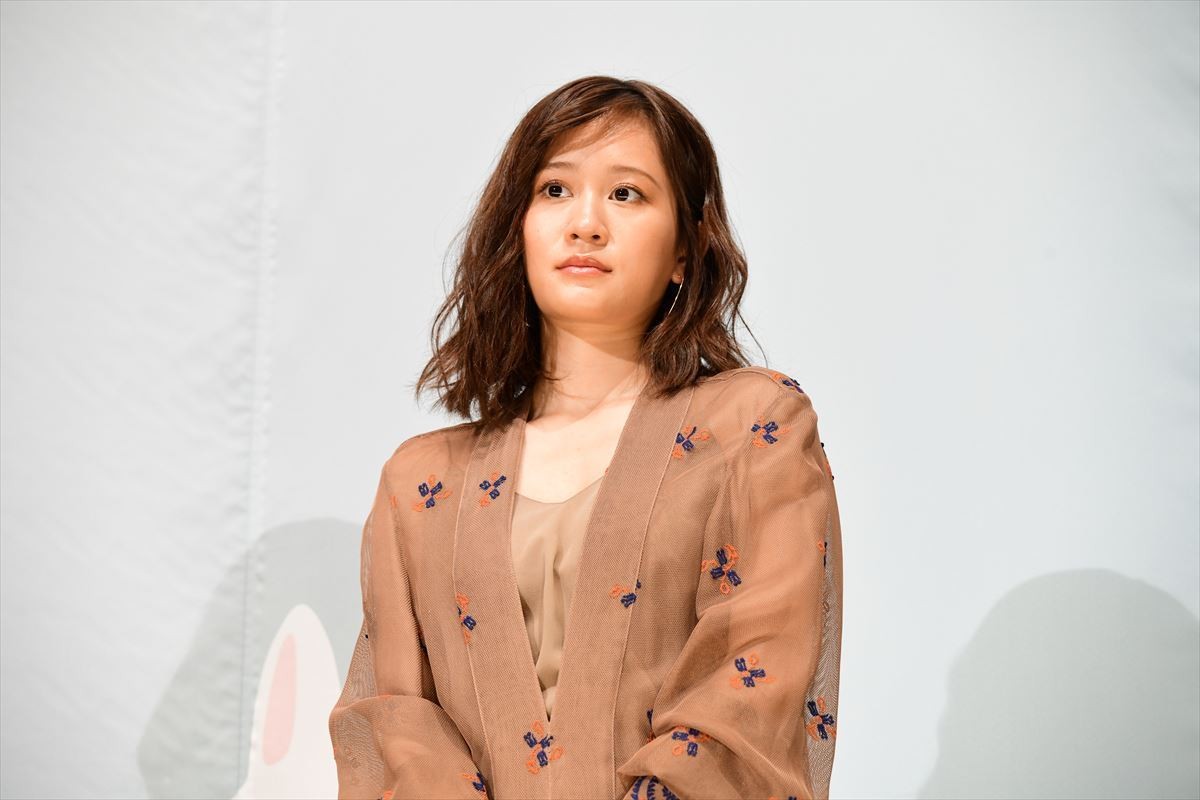小泉今日子は「ツナグ女」 新婚の前田敦子は「猫といる女です」