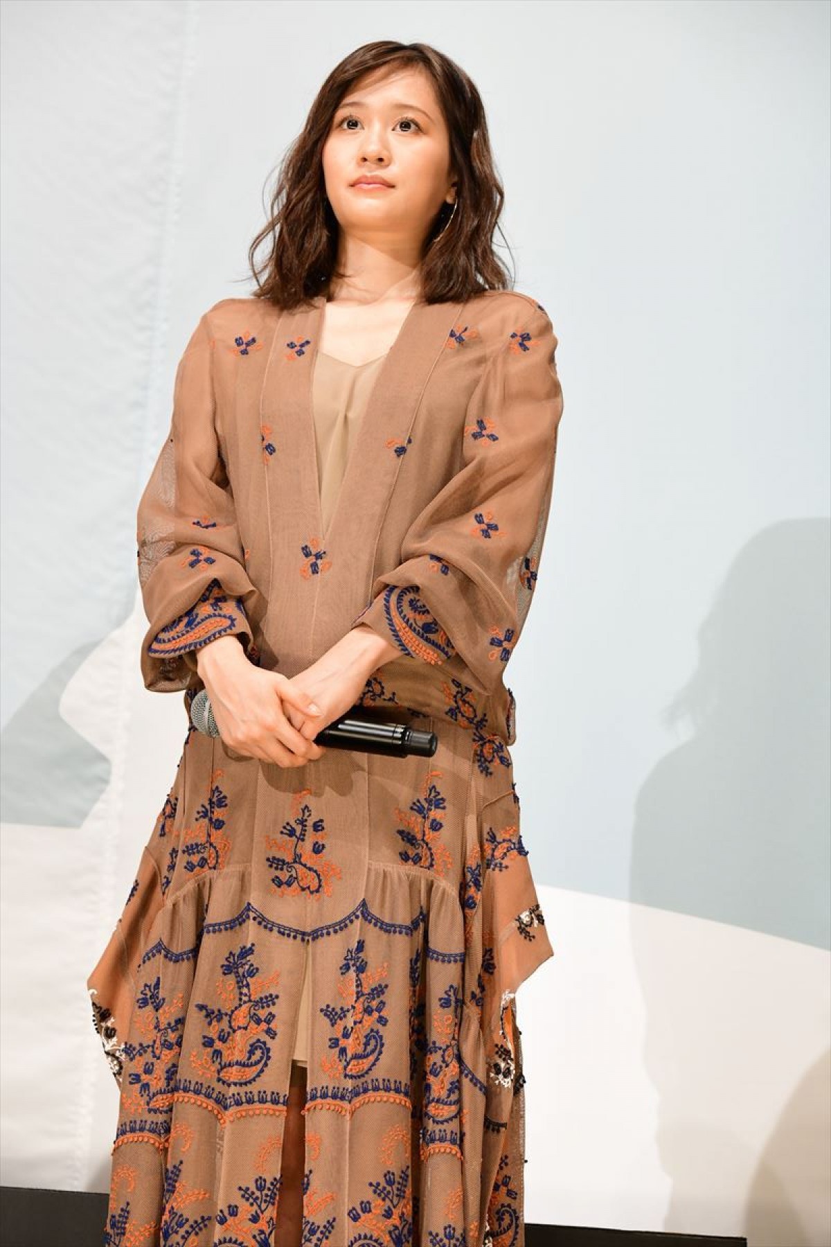 小泉今日子は「ツナグ女」 新婚の前田敦子は「猫といる女です」