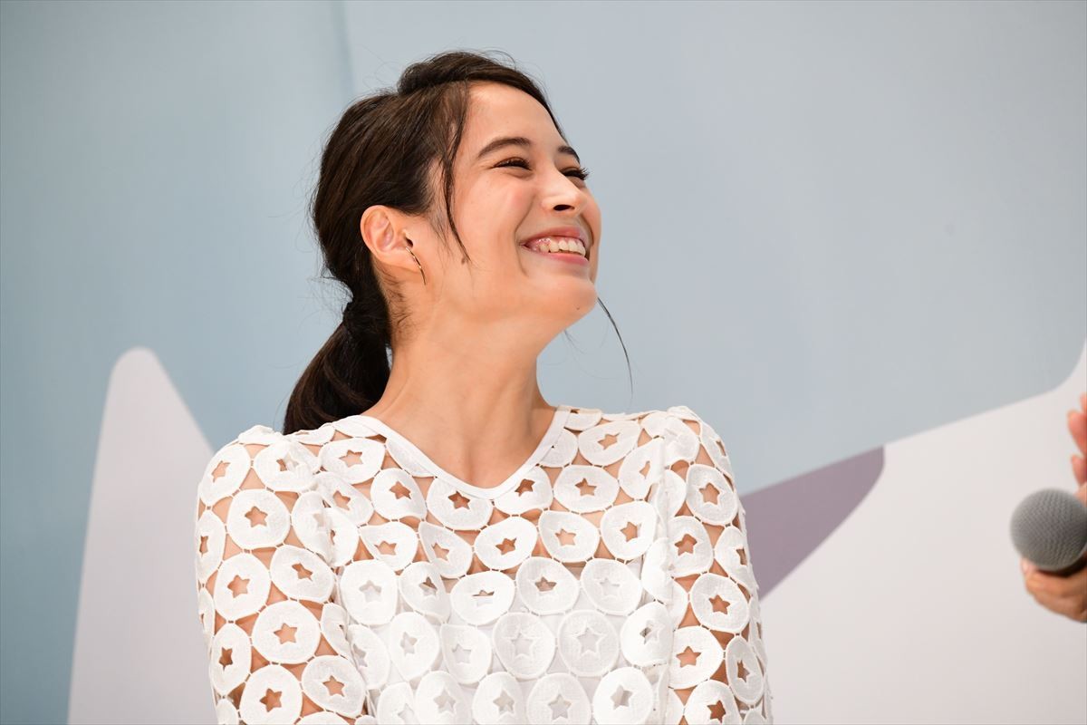 小泉今日子は「ツナグ女」 新婚の前田敦子は「猫といる女です」