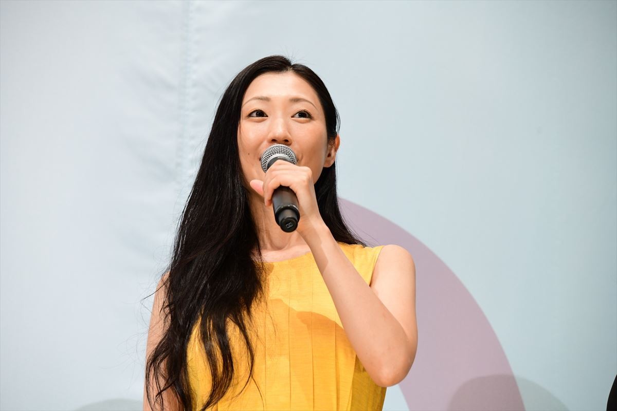 小泉今日子は「ツナグ女」 新婚の前田敦子は「猫といる女です」