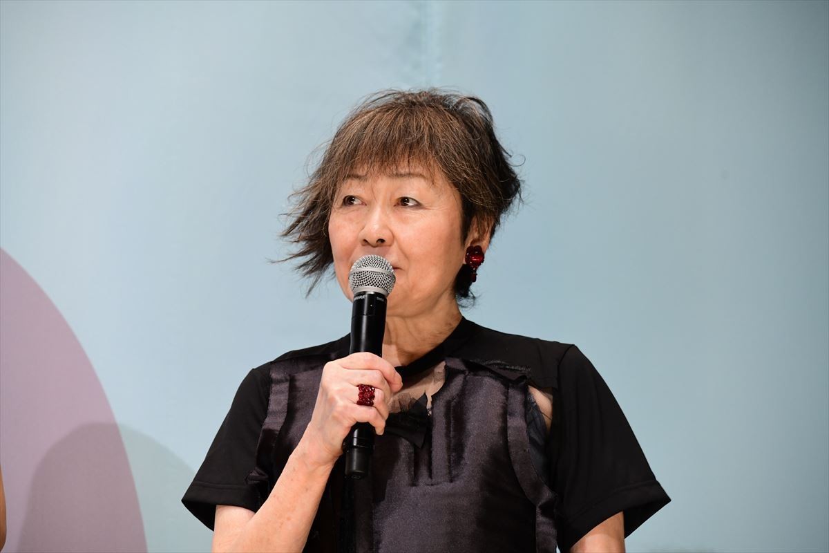 小泉今日子は「ツナグ女」 新婚の前田敦子は「猫といる女です」