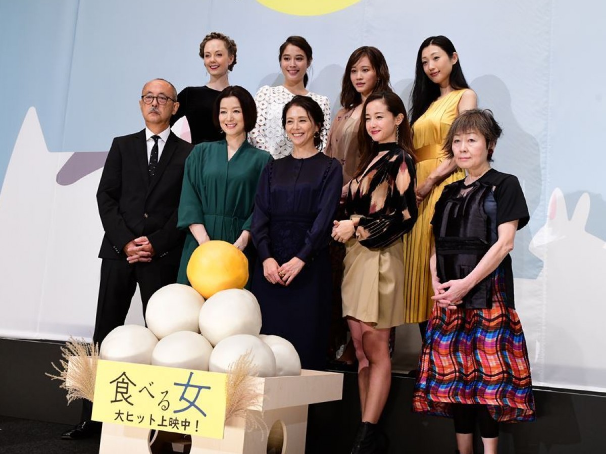 小泉今日子は「ツナグ女」 新婚の前田敦子は「猫といる女です」