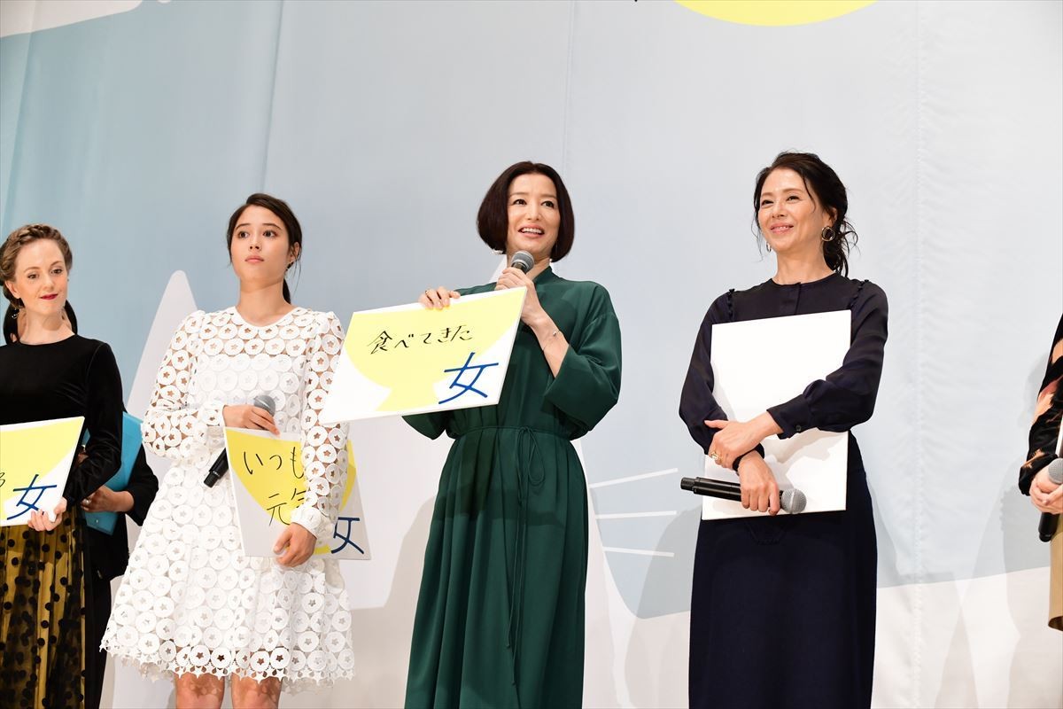 小泉今日子は「ツナグ女」 新婚の前田敦子は「猫といる女です」