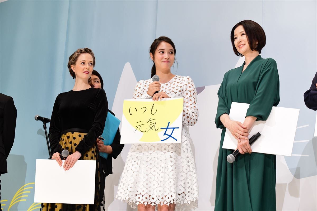 小泉今日子は「ツナグ女」 新婚の前田敦子は「猫といる女です」