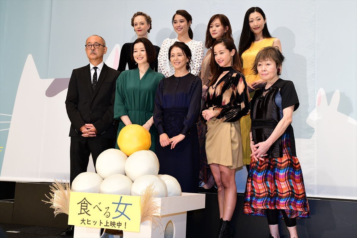 小泉今日子は「ツナグ女」 新婚の前田敦子は「猫といる女です」