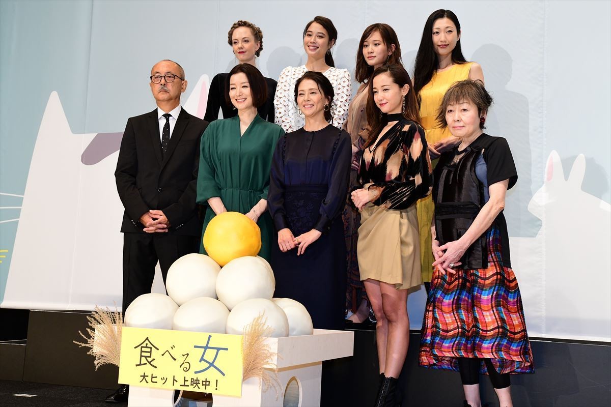 小泉今日子は「ツナグ女」 新婚の前田敦子は「猫といる女です」