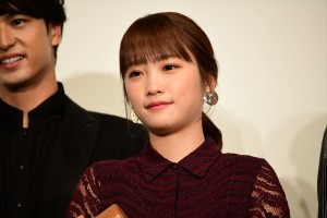 映画『恋のしずく』完成披露舞台挨拶イベントに登壇した川栄李奈